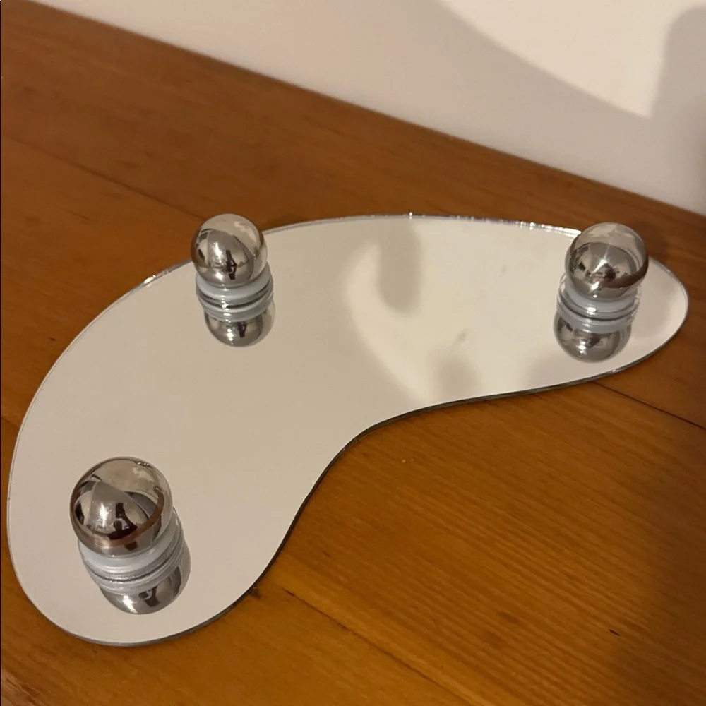 Mirrored Abstract Riser - Picture 2 of 2